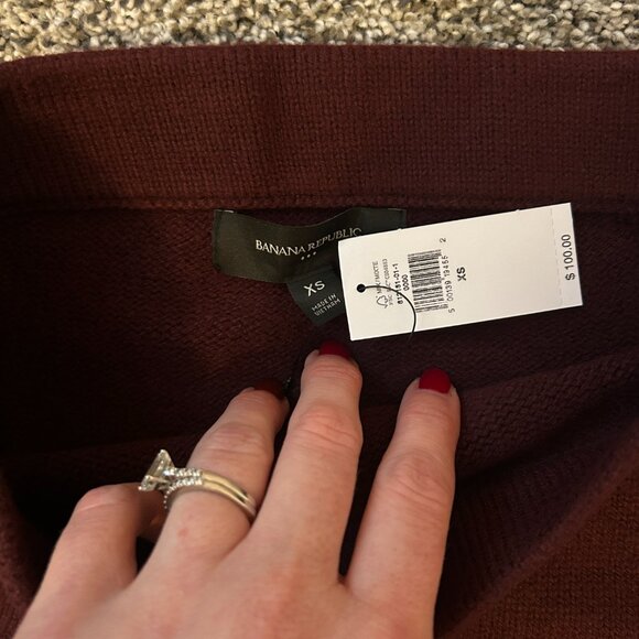 NWT Banana Republic mini sweater skirt, size XS - Picture 3 of 4